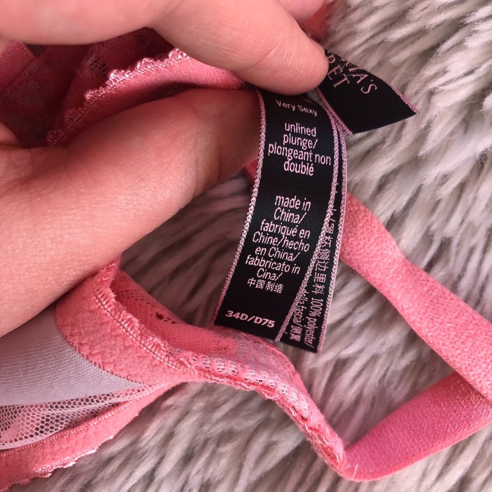 Sheer cup lace VS bra with side hardware detail. - Picture 7 of 10